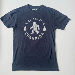 Crazy Dog T-Shirts Charcoal Gray & White Short Sleeve Sasquatch Tee size Medium